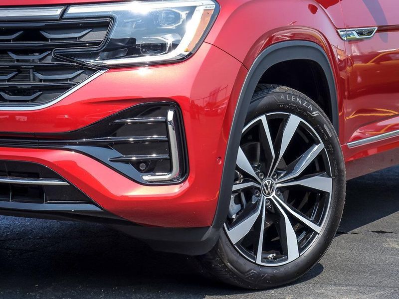 2024 Volkswagen Atlas SEL Premium R-Line photo 2