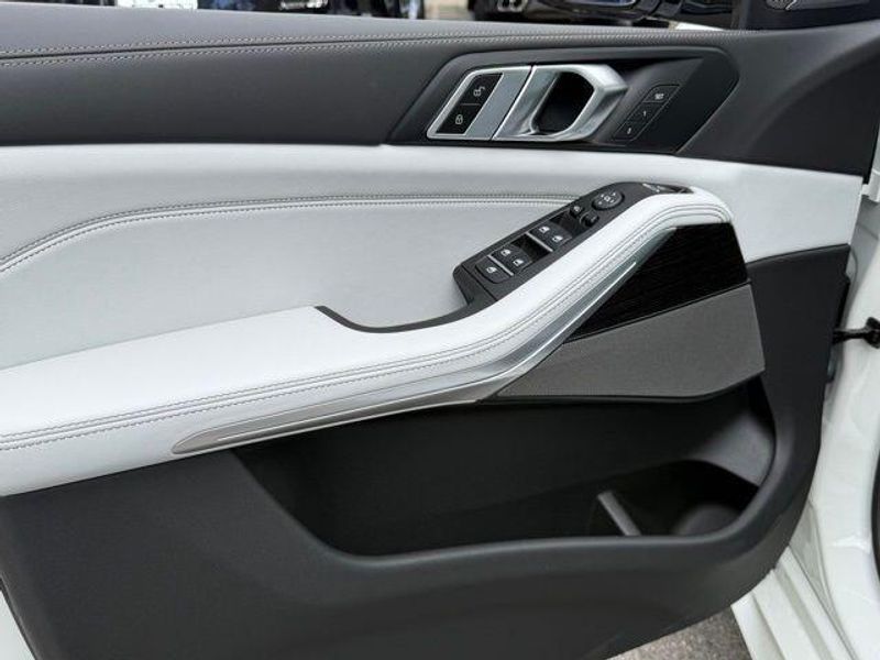 New 2026 BMW X5 sDrive40iImage 15