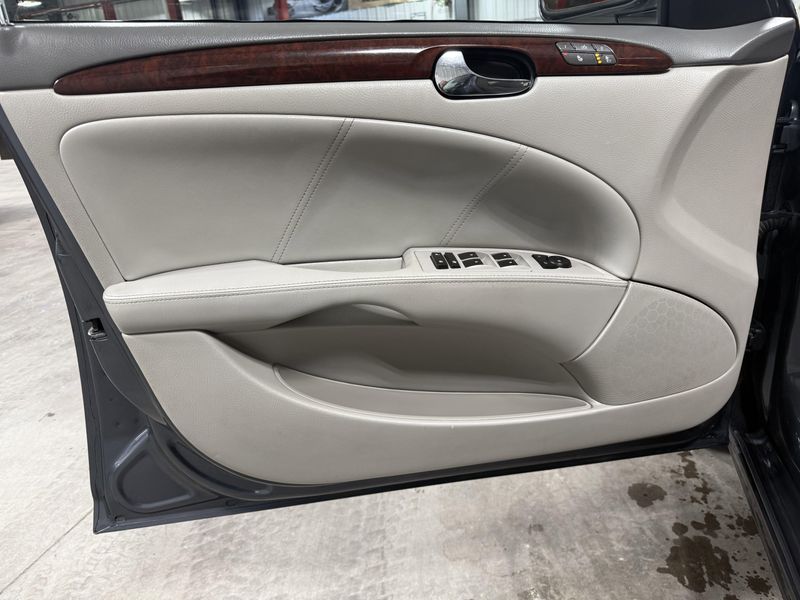 Used 2010 Buick Lucerne CXLImage 20