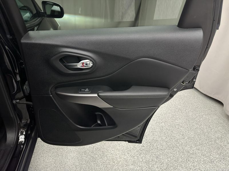 Used 2022 Jeep Cherokee LimitedImage 14