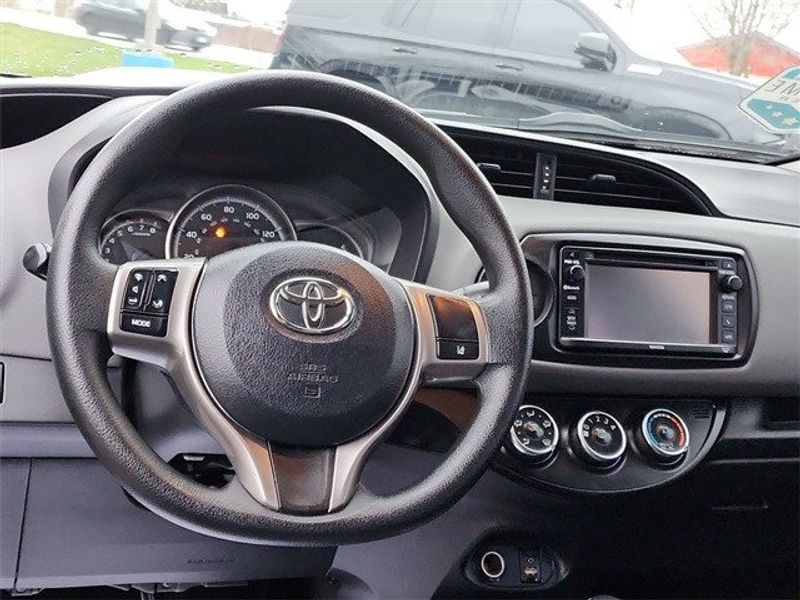 2017 Toyota Yaris LEImage 22