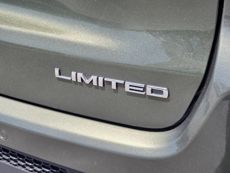 Used 2018 Jeep Compass Limited FWD