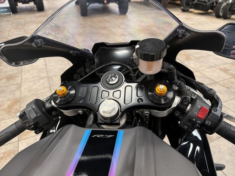 Used 2024 Yamaha YZF-R7 CA Image 23