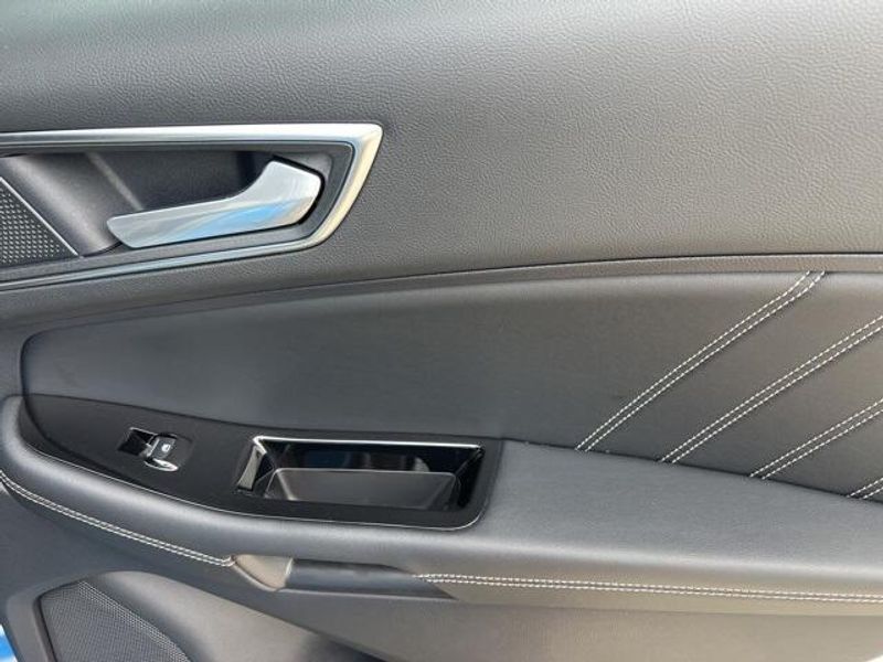 2020 Ford Edge STImage 24