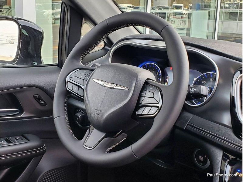 New 2026 Chrysler Pacifica Select