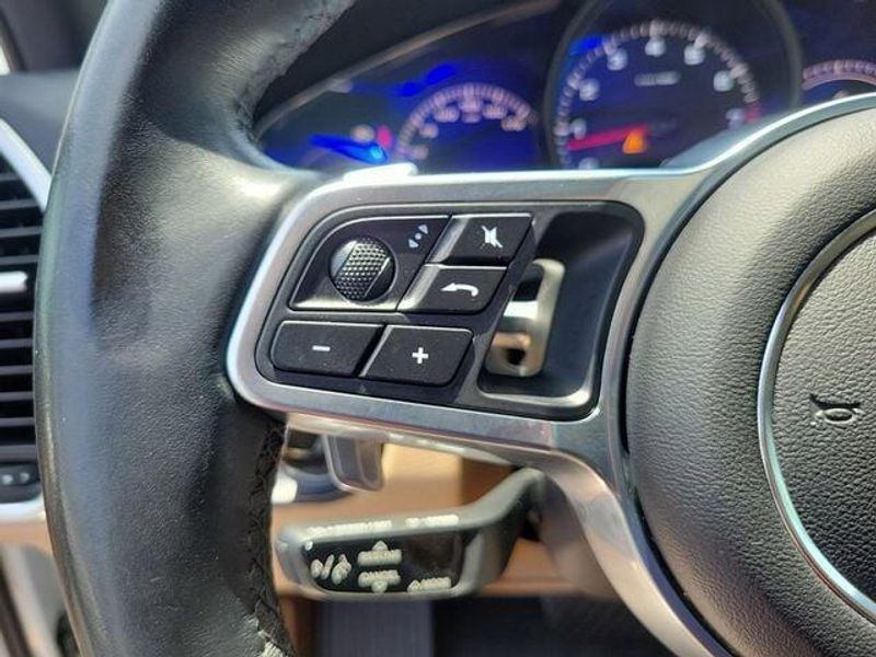 2021 Porsche Cayenne photo 19