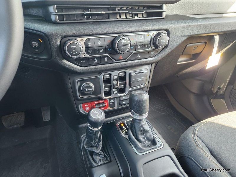 New 2025 Jeep Gladiator Willys 4x4