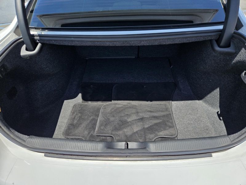 Used 2018 Dodge Charger SXT RWD
