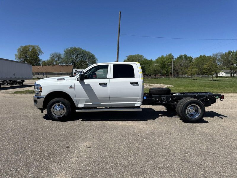 2024 RAM 3500 Tradesman Crew Cab Chassis 4x4 60