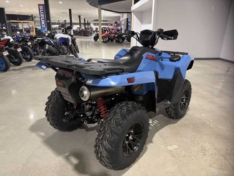 New 2025 Suzuki KINGQUAD 500 AXI POWER STEERING SE  in a BLUE exterior color. Victorville Del Amo Motorsports 760-241-7387 delamomotorsportsofvictorville.com 