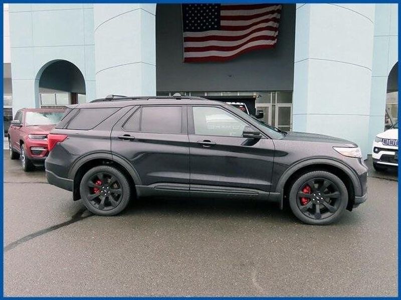 2021 Ford Explorer STImage 2