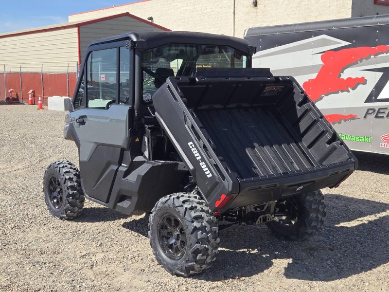 New 2027 Can-Am DEFENDER DPS CAB HD9 Image 9