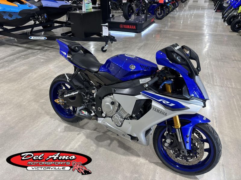 Used 2015 Yamaha YZF-R1 Image 1