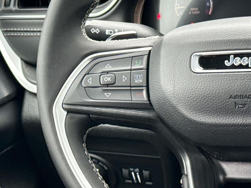 New 2026 Jeep Grand Cherokee Laredo 4x2