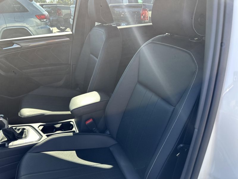 Used 2023 Volkswagen Tiguan SE R-Line BlackImage 27