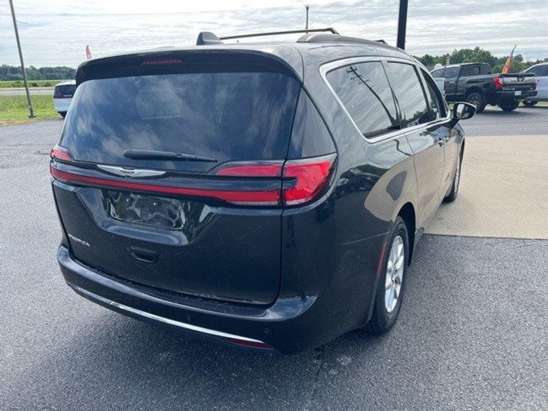 2022 Chrysler Pacifica Touring LImage 4