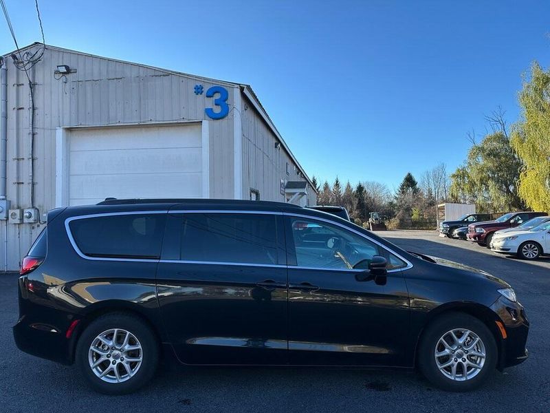 2022 Chrysler Pacifica Touring LImage 12