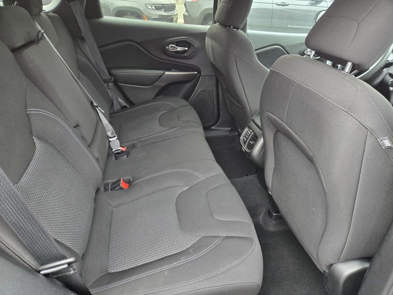 Used 2021 Jeep Cherokee Latitude FWD