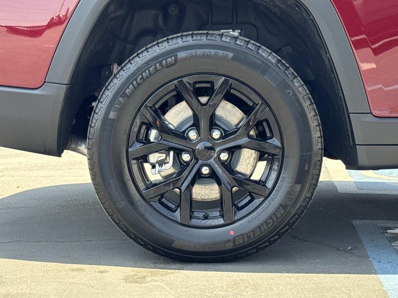 New 2026 Jeep Grand Cherokee L Laredo Altitude 4x2