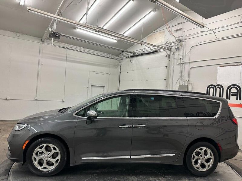 2023 Chrysler Pacifica LimitedImage 13