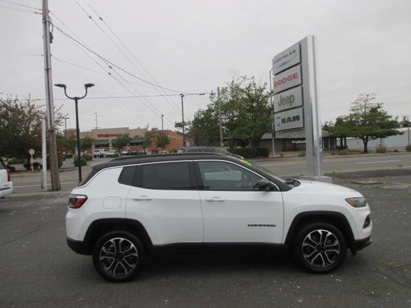 Used 2024 Jeep Compass LimitedImage 6