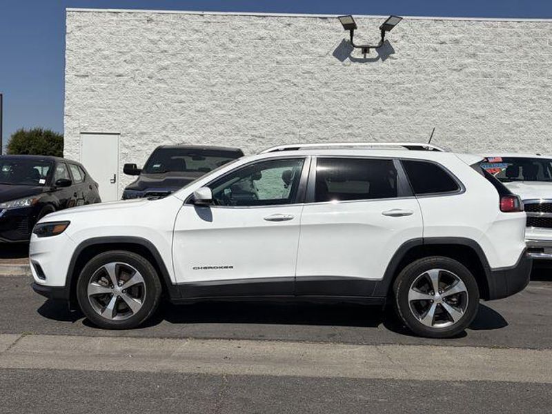 Used 2020 Jeep Cherokee LimitedImage 2