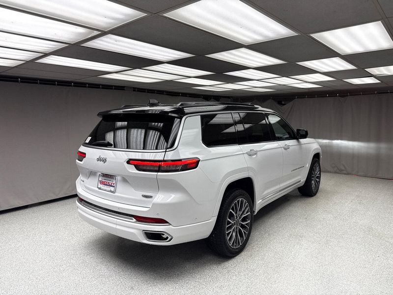 New 2025 Jeep Grand Cherokee L Summit Reserve 4x4Image 3