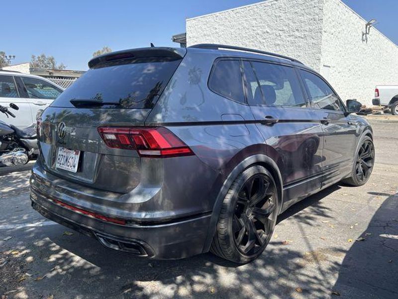 Used 2022 Volkswagen Tiguan 2.0T SE R-Line BlackImage 5