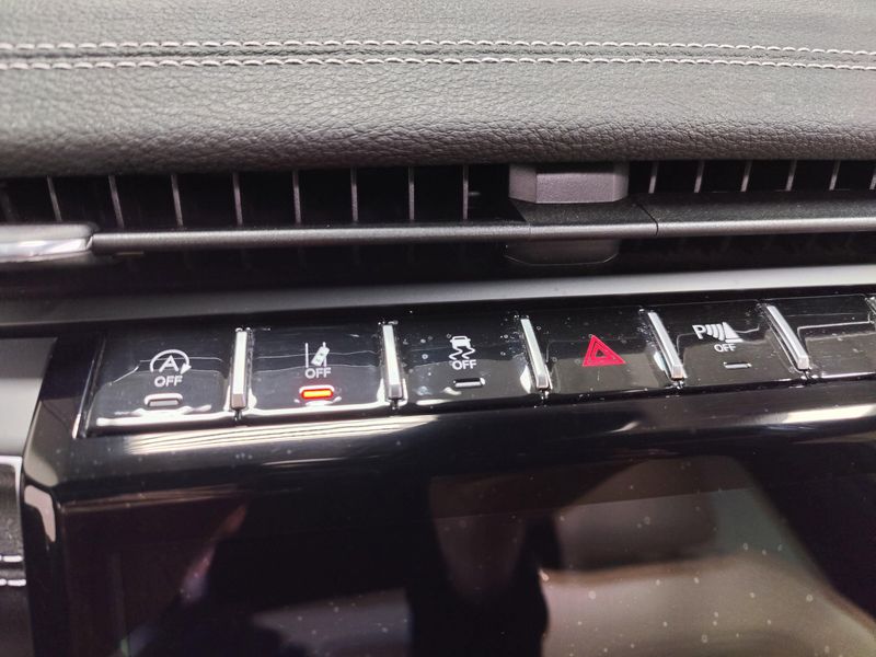 2024 Jeep Grand Cherokee Limited 4x4 w/Sunroof/Lux techImage 30