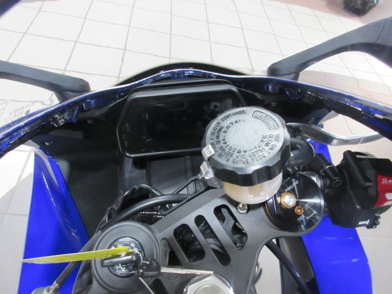 NEW 2026 YAMAHA YZF-R1 Image 17