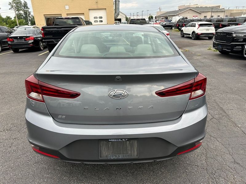 2019 Hyundai Elantra SEImage 13