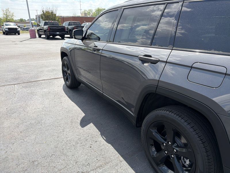 Used 2024 Jeep Grand Cherokee L LimitedImage 11