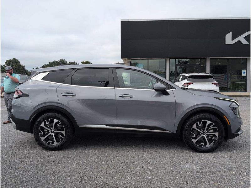 Used 2024 Kia Sportage EXImage 6