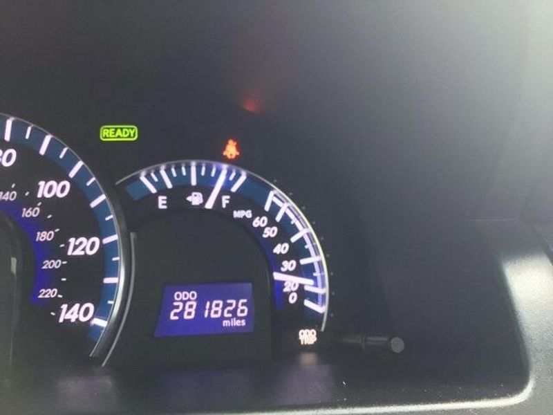 2012 Toyota Camry Hybrid XLEImage 10