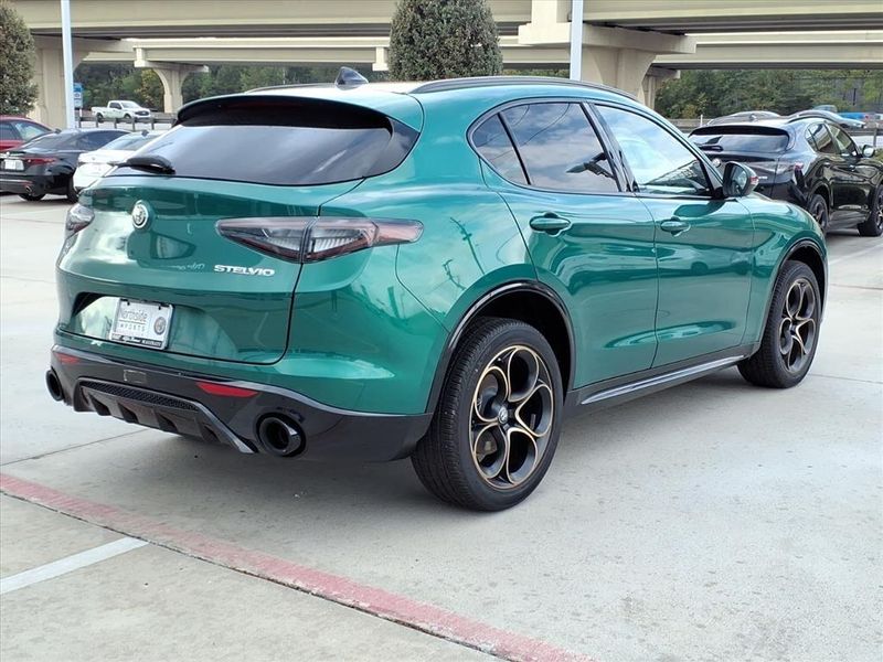 New 2025 Alfa Romeo Stelvio IntensaImage 8