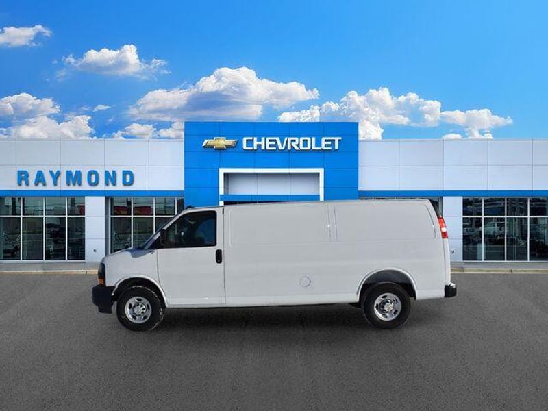 New 2025 Chevrolet Express 3500 Work VanImage 7