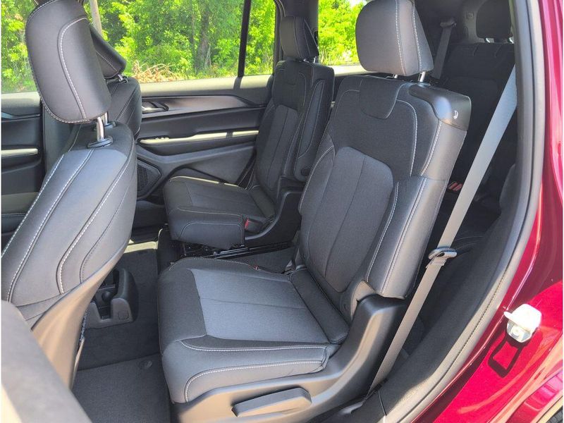 New 2026 Jeep Grand Cherokee L Laredo X 4x2Image 30