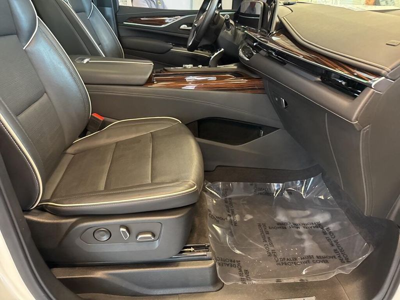 2022 Cadillac Escalade Premium Luxury