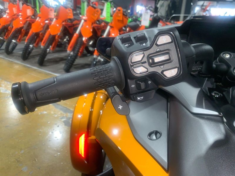 New 2024 Can-Am SPYDER F3 LIMITED SPECIAL SERIES (SE6) Image 23