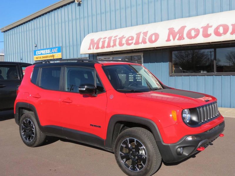 2023 Jeep Renegade Trailhawk 4x4 4dr SUVImage 3