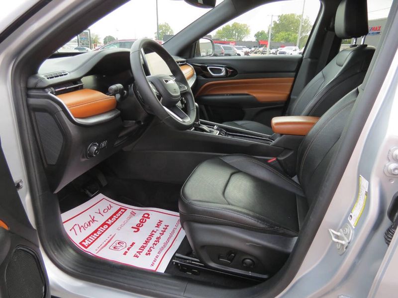 Used 2024 Jeep Compass Limited 4x4 4dr SUVImage 7