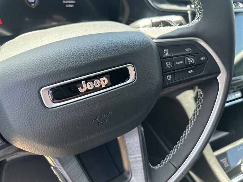 New 2025 Jeep Grand Cherokee L Limited 4x4Image 28