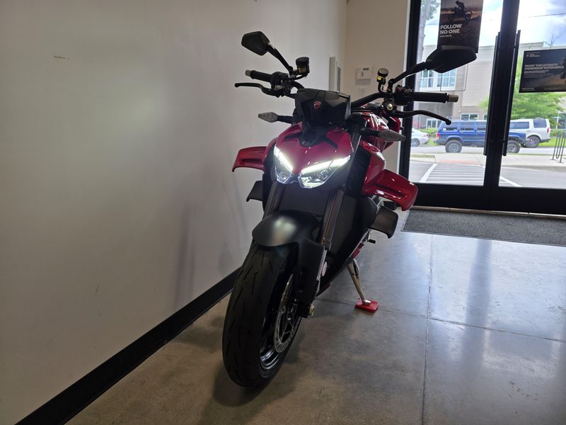 New 2025 Ducati Streetfighter V4 S 3G 
