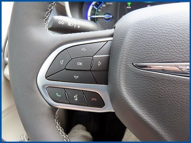 2023 Chrysler Pacifica Hybrid LimitedImage 20