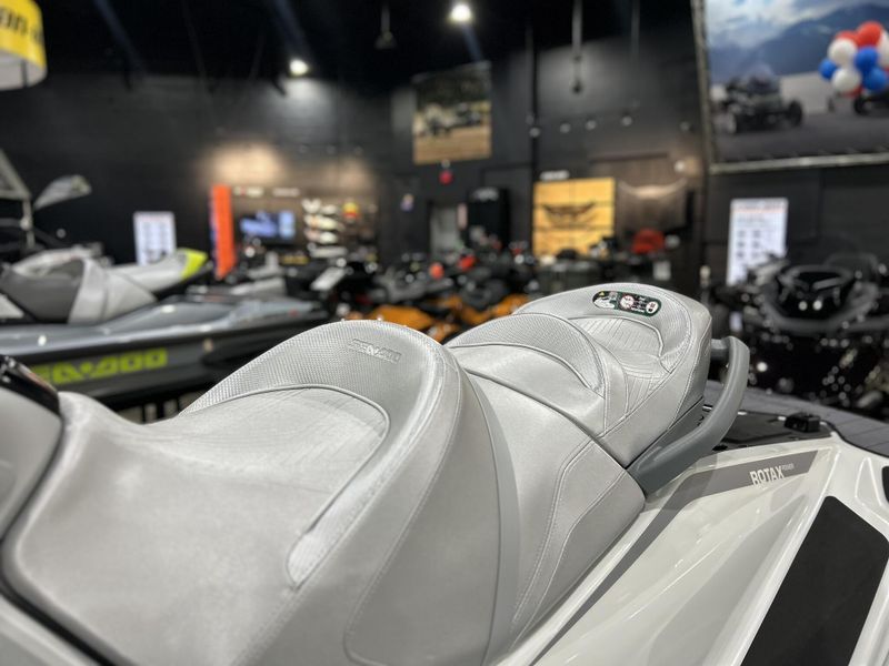 New 2025 Sea-Doo GTX LIMITED 325 (SOUND SYSTEM) Image 20