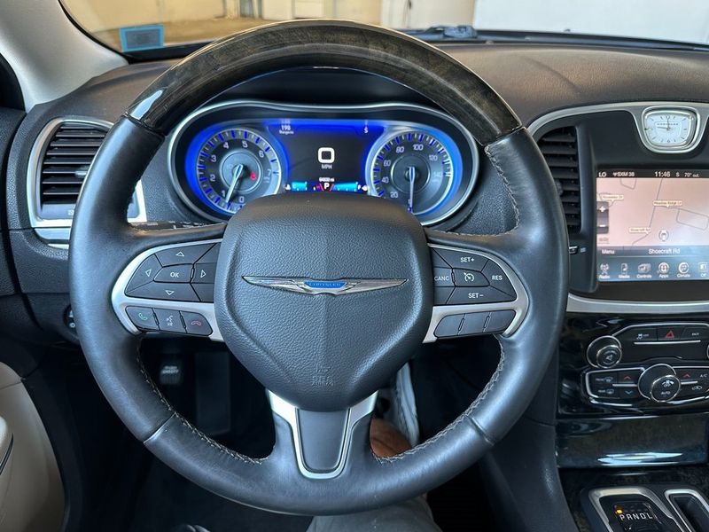 2016 Chrysler 300C BaseImage 2