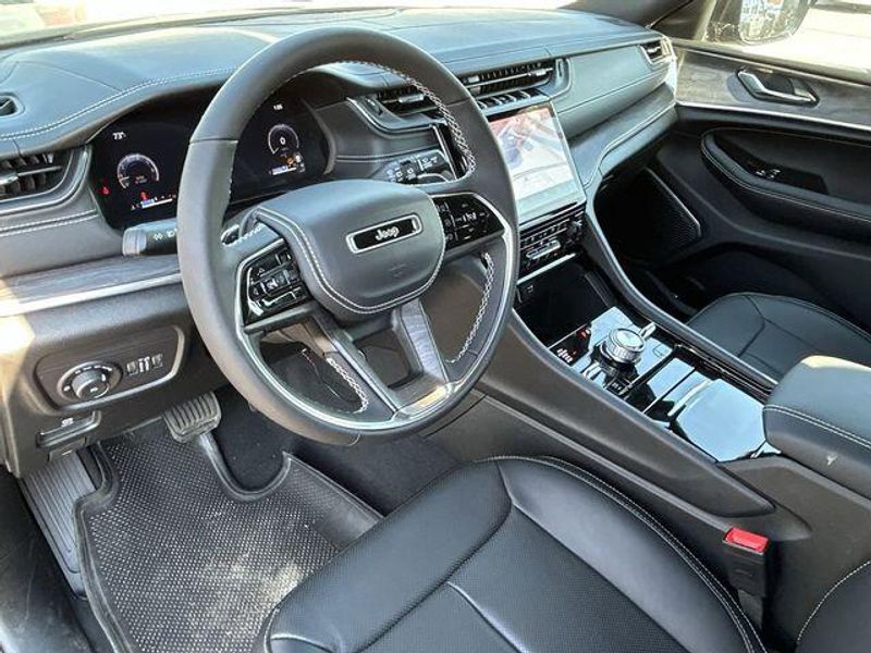 New 2024 Jeep Grand Cherokee L Overland 4x4Image 19