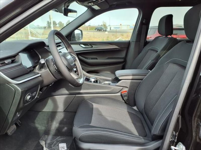 New 2025 Jeep Grand Cherokee L Image 12