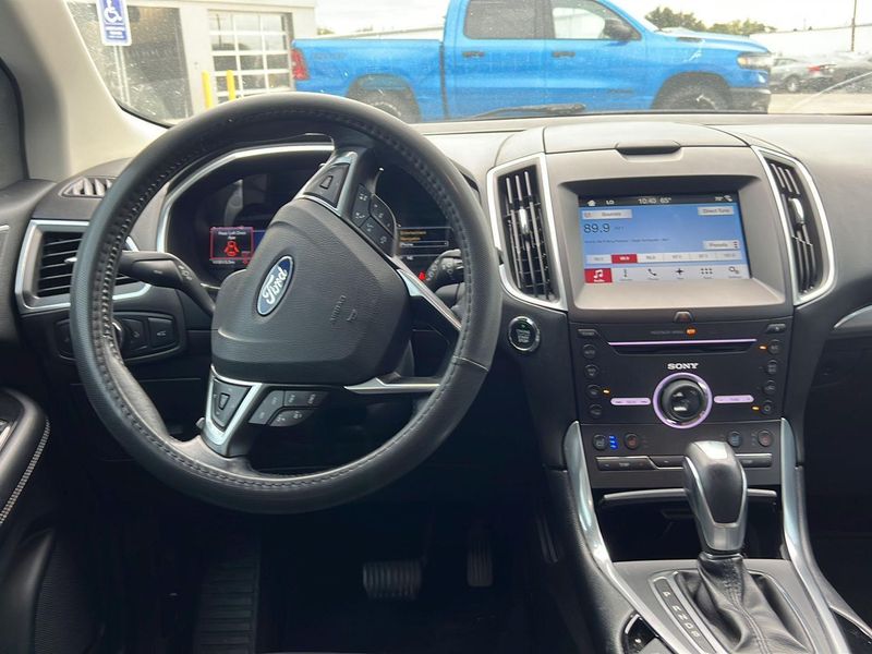 2016 Ford Edge Titanium photo 10