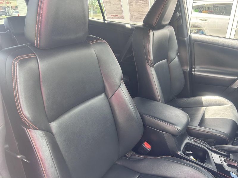 2016 Toyota RAV4 SEImage 16